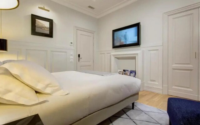 Roof Suite Rome Suitable for 6 Persons