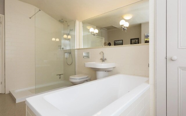 Veeve  Elegant 2 Bed Victorian House Vauxhall
