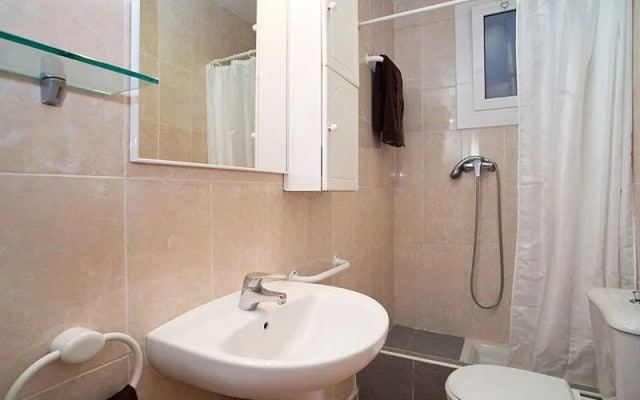Gracia Torrijos - One Bedroom