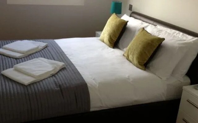 MAX Serviced Apartments Commercial Road