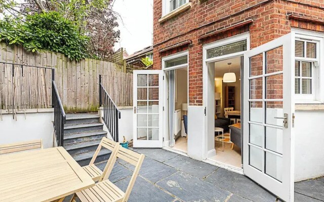 Charming and Modernised Edwardian Flat