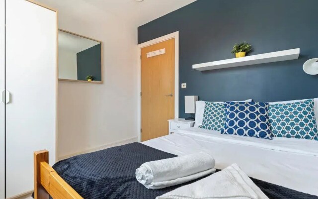 Kingsland High Street Apartment