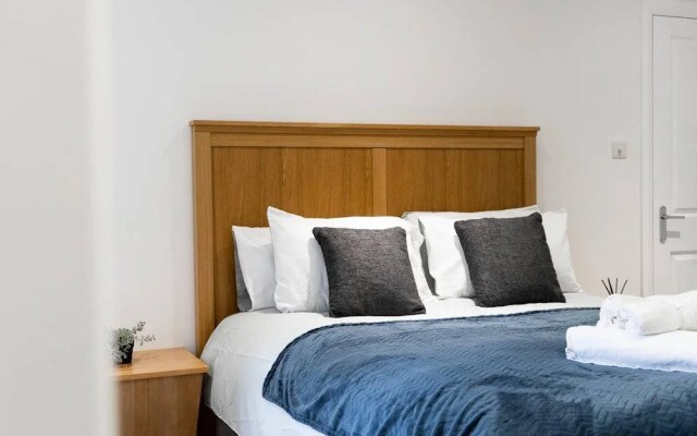 Livestay - 2 Bed Hollywood Movie Themed Apt