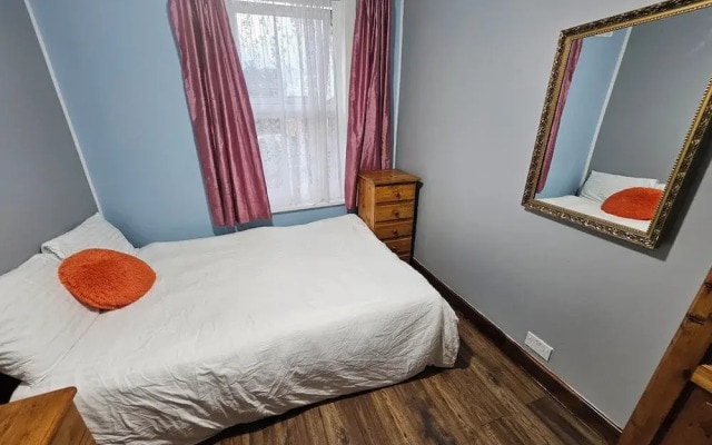 SnoozeDen Wellesley – Near to Slough Station