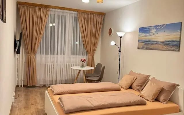 Charming Apart Near Center
