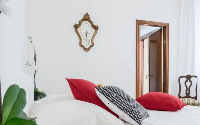Luxury Apartment On Grand Canal by Wonderful Italy