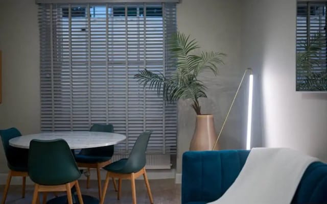 Stylish Hyde Park Apartment PS2