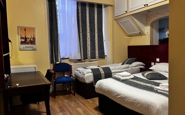 Dolphin Hotel