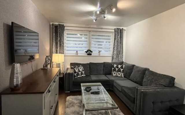 Modern Spacious Apartment in Private Grounds