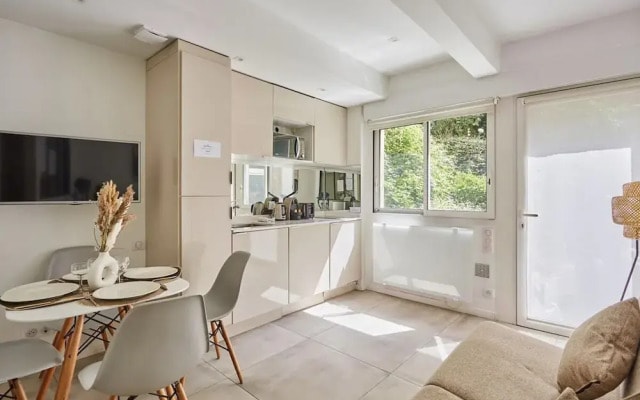 Cozy and New Flat Le Marais/ Place des Vosges