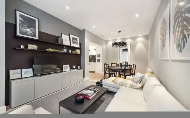 Prime Knightsbridge Mews-4 bed House