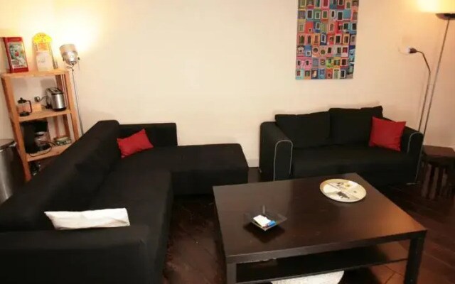 Spacious République 1 Bedroom (409)