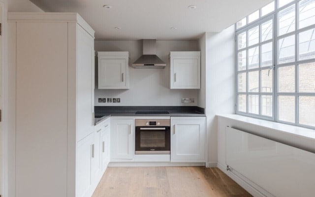 The Eyre Suite Four - Farringdon - by Frankie