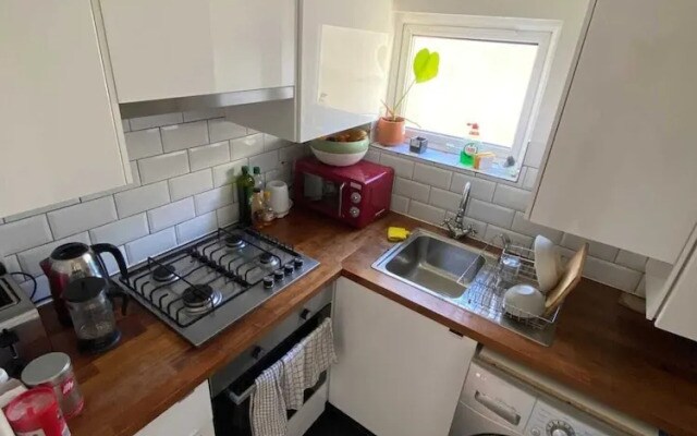 Vibrant & Funky 1BD Flat - 12 Mins to Stratford!