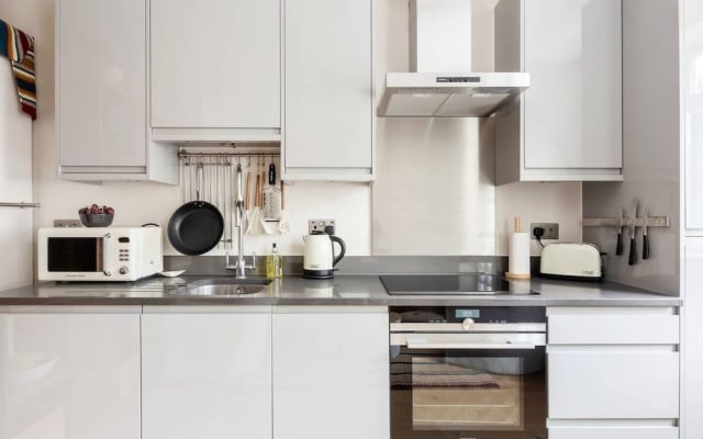 Large Luxury Studio in Heart of Richmond