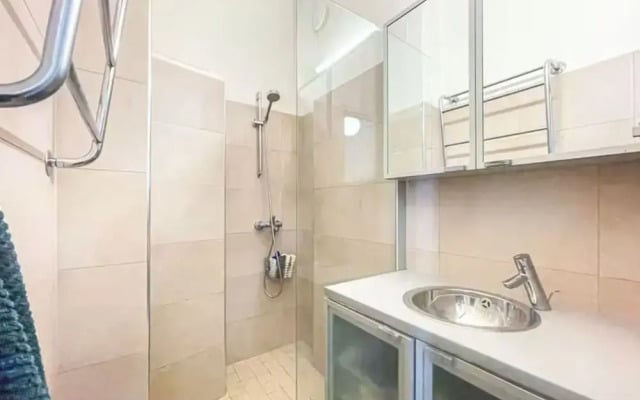 5 Room Apartment by the Esplanade Park