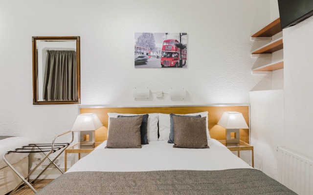 Falcon Hotel