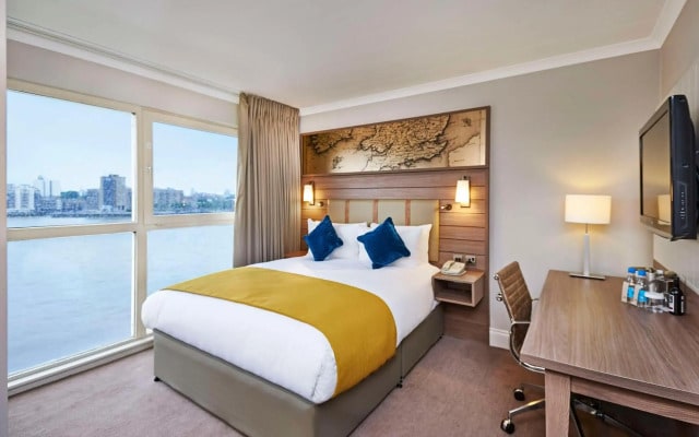 Отель a&o London Docklands Riverside