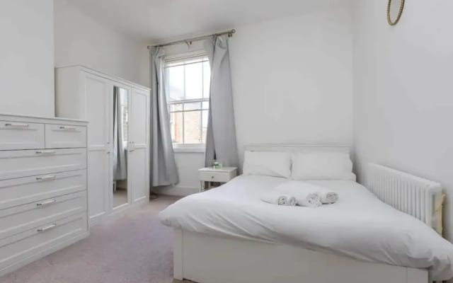 Spacious 5 Bedroom Home in Camden