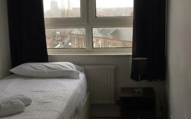 Center Apartment on Jubilee Line