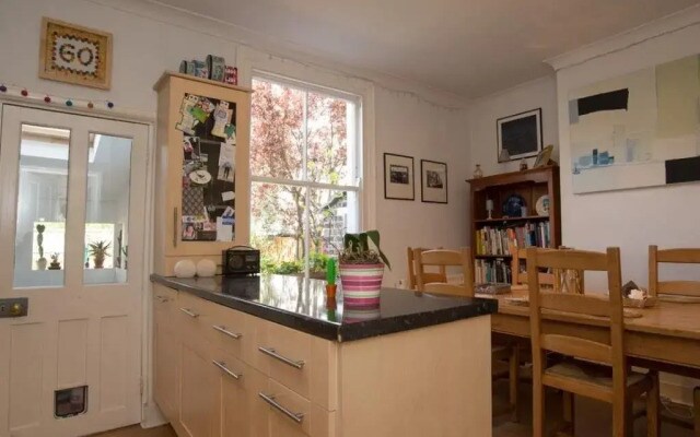 Veeve  3 Bed Family House On Esparto Street Wandsworth
