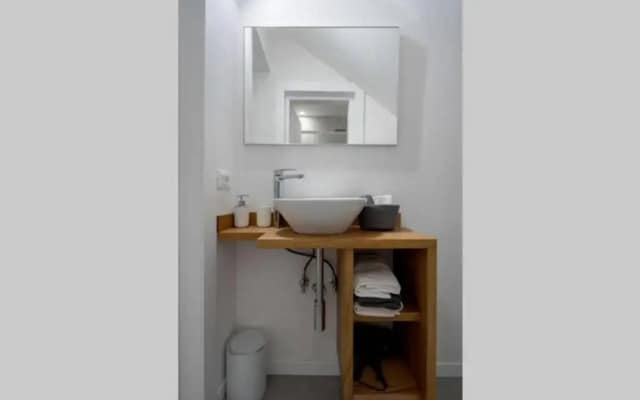 Ormesini Courtyard Apartment