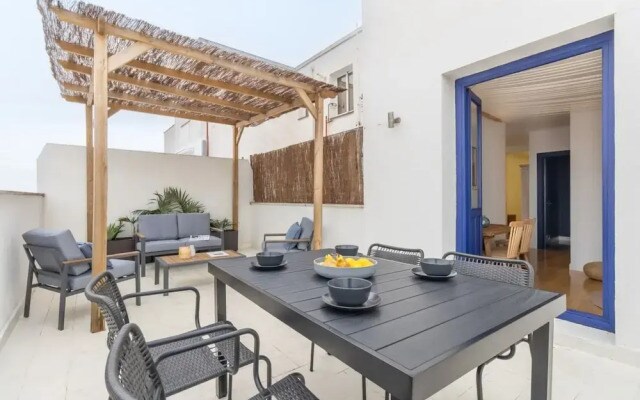 Perissa - 2 Bedrooms and Terrace in Trafalgar