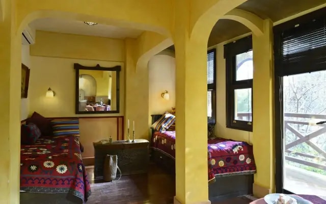 Hotel Empress Zoe