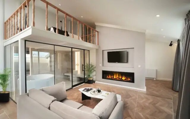 Gatto Residence