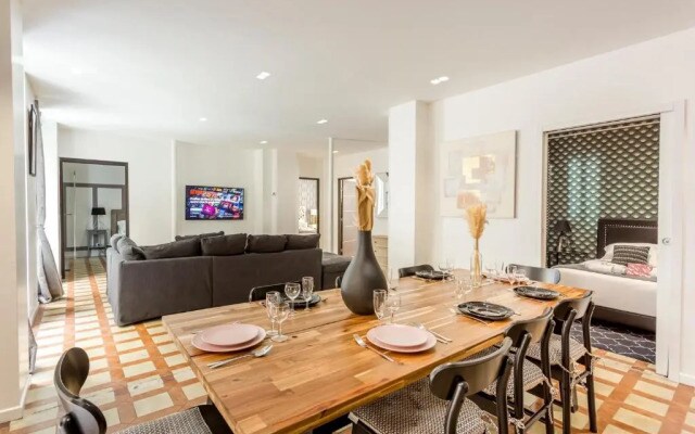 180 Suite Eden, Luxury Apt at Sacre Coeur