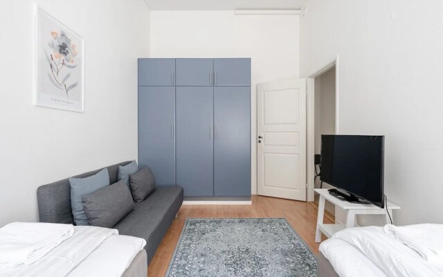 Historical 3BR Downtown Apartment with Sauna