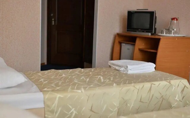 Happy Hotel