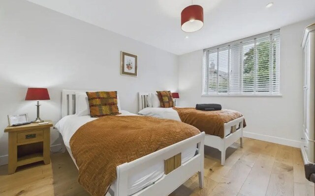 Oakwood Lodge