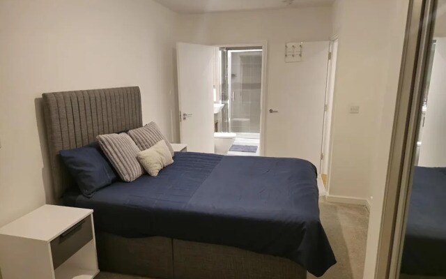 Luxurious 2-bed Haven in the Heart of Barking