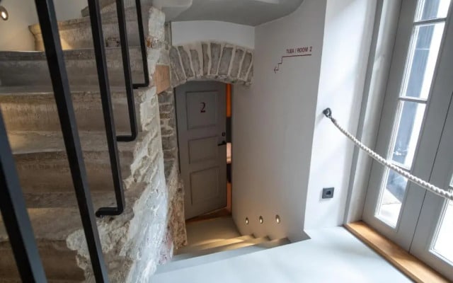 LJ5 - Old Town Rooms with Exclusive shared Roof Terrace