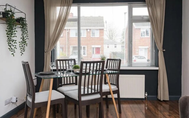 Captivating Beverley 3-bed House Private Parking