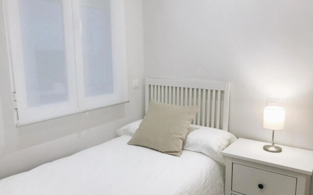Apartamento recién reformado en avenida Reina Victoria