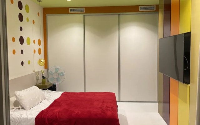 LaHola Glam Suites