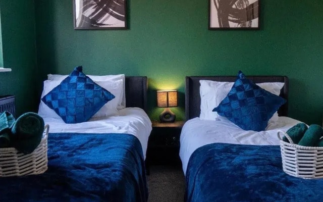 2-bed - Sleeps 4 - Pet Friendly & Free Parking