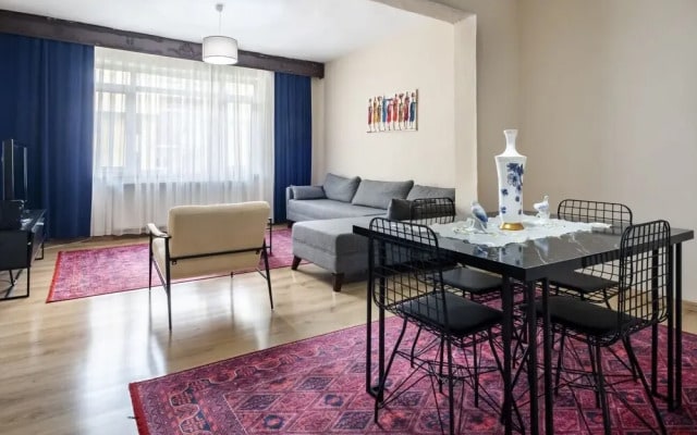 Superb Flat Close to Shooping Malls in Mecidiyekoy