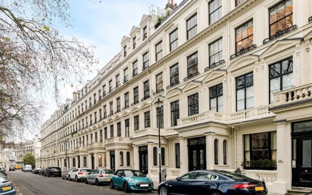 The Spacious Cleveland Square Apartment