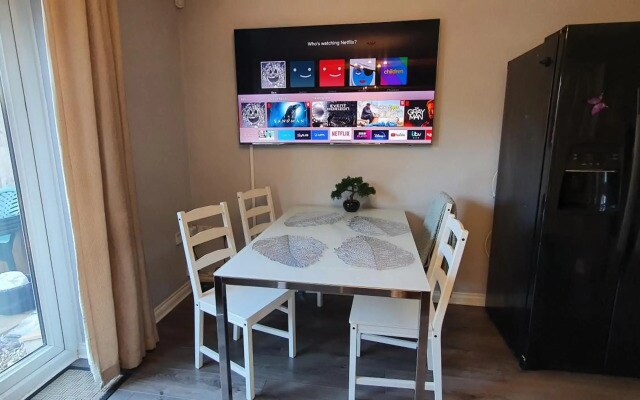 Caspian House - 4 Bedrooms
