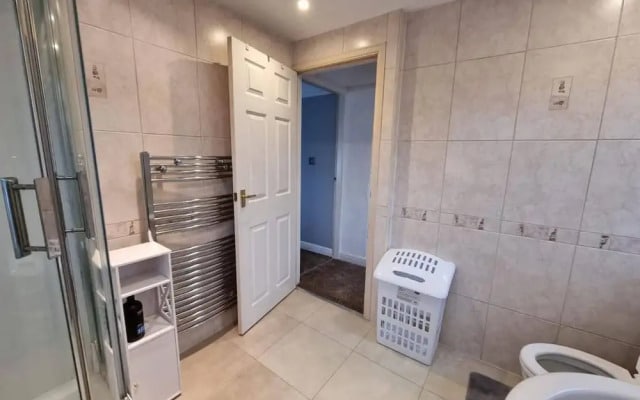 3 Bed Spacious House With Parking