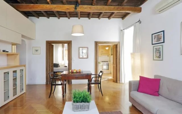 Giubbonari Apartment