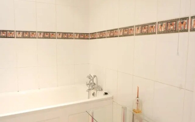 2 Bedroom Flat Near Angel