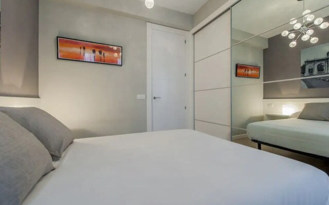 Apartamento Plaza de Castilla II - Urbano Con Estilo y Funcional
