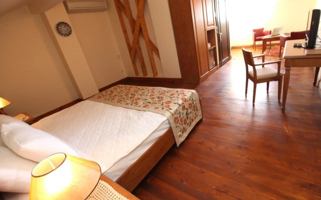 Lalinn Hotel