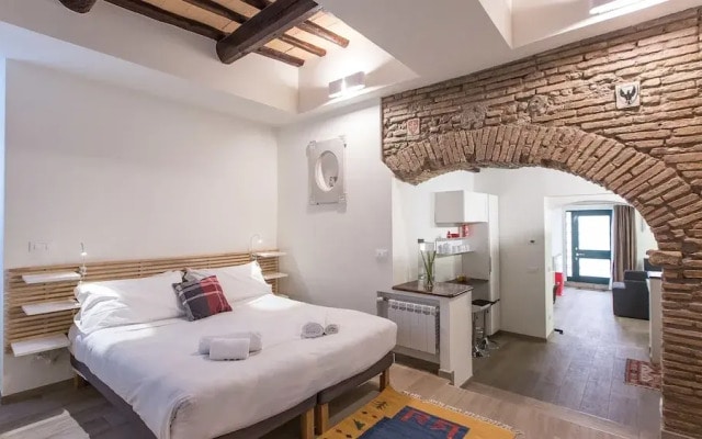 Rental In Rome Trastevere White Apartment