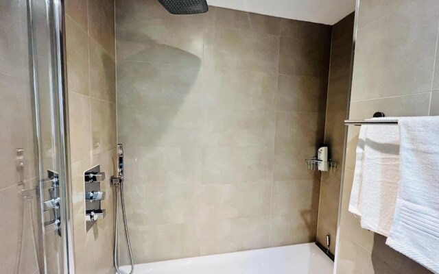 1-bed Apartment in Ealing, 3 Mins From Station