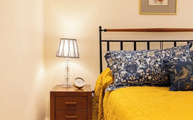 Large 3-bed 5-guest 1841 Duplex House Paddington
